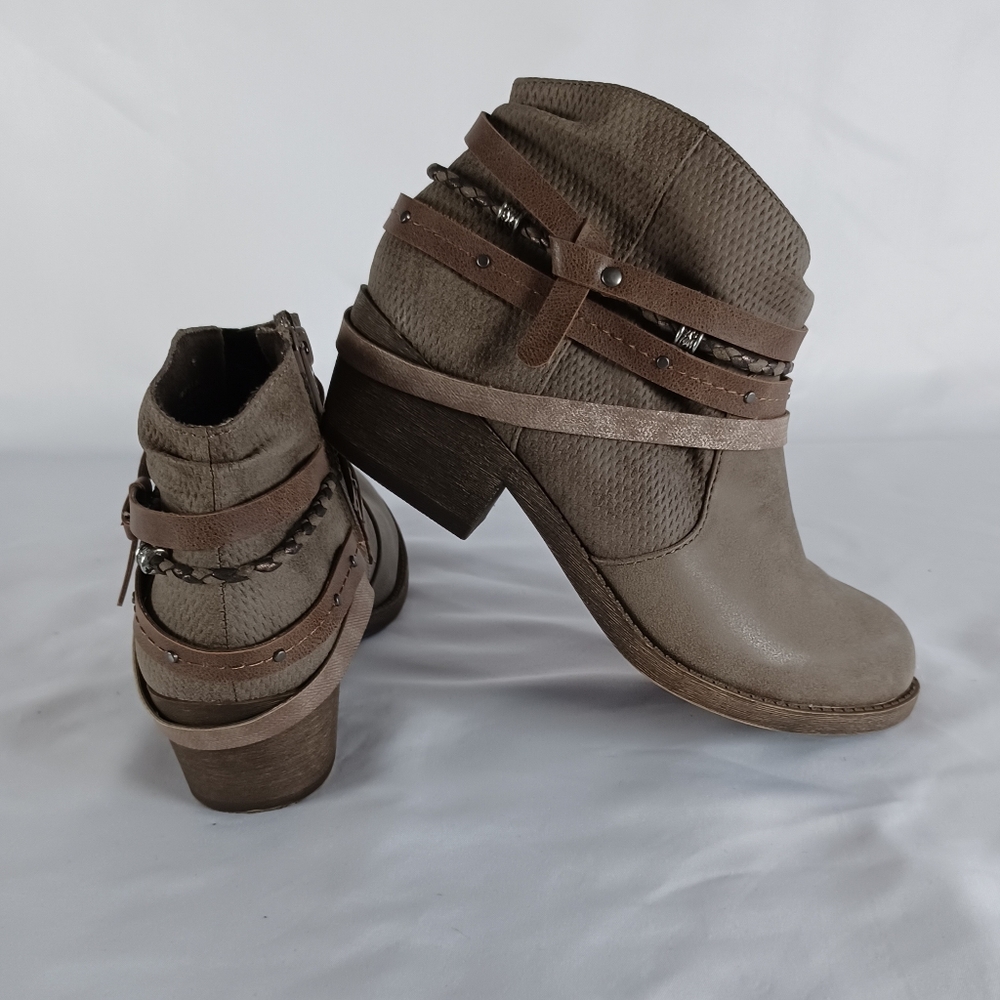 S.O Heeled Tassled Ankle Boots Size 6.5